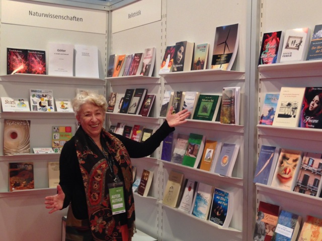 Naomi Isaacs 2014 auf der Frankfurter Buchmesse, wo sie ihr Buch "Postkarte aus Bali" präsentierte